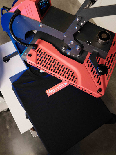 Negenduust is Supreme | premium t-shirt