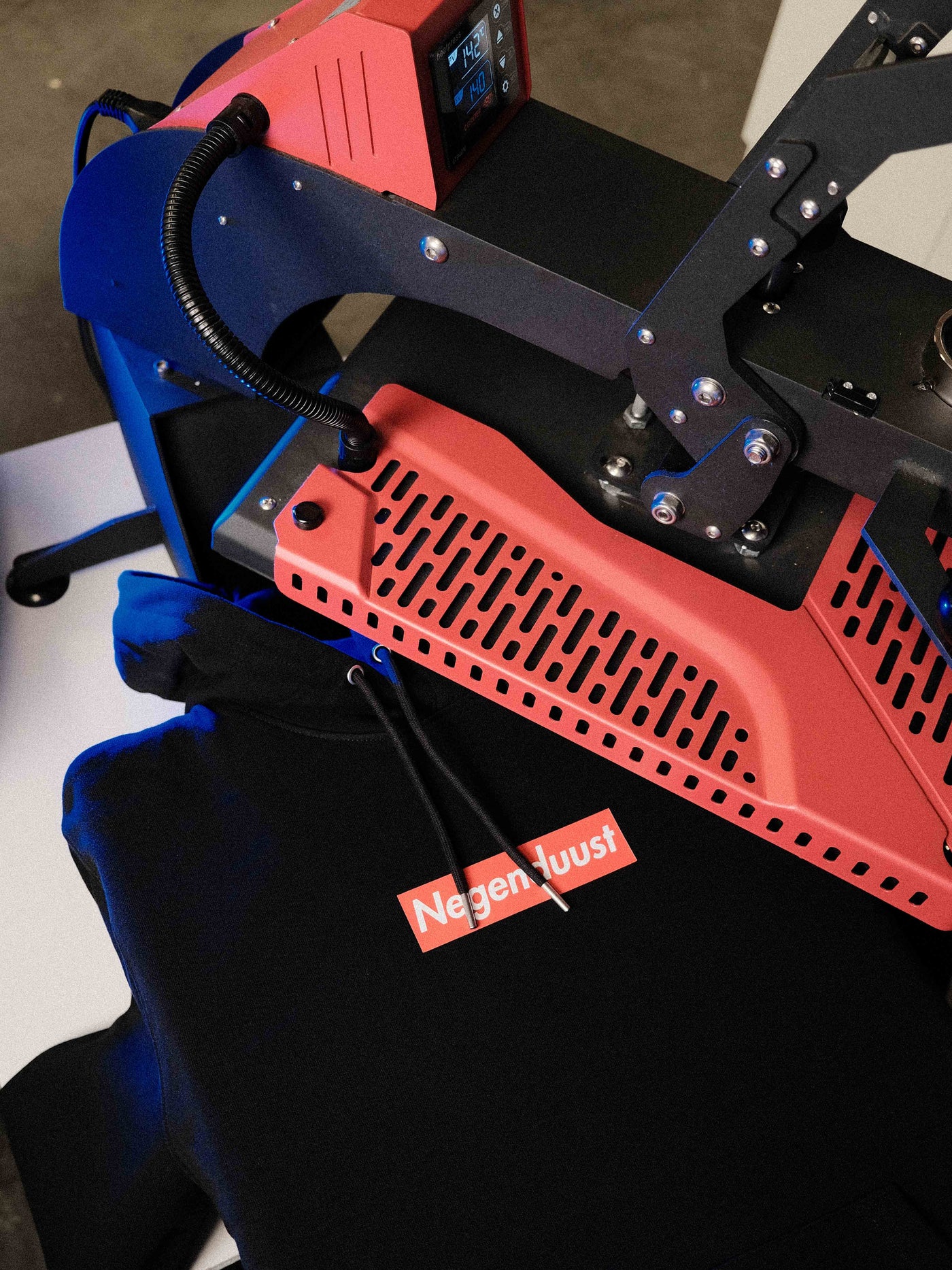 Negenduust is Supreme | premium hoodie